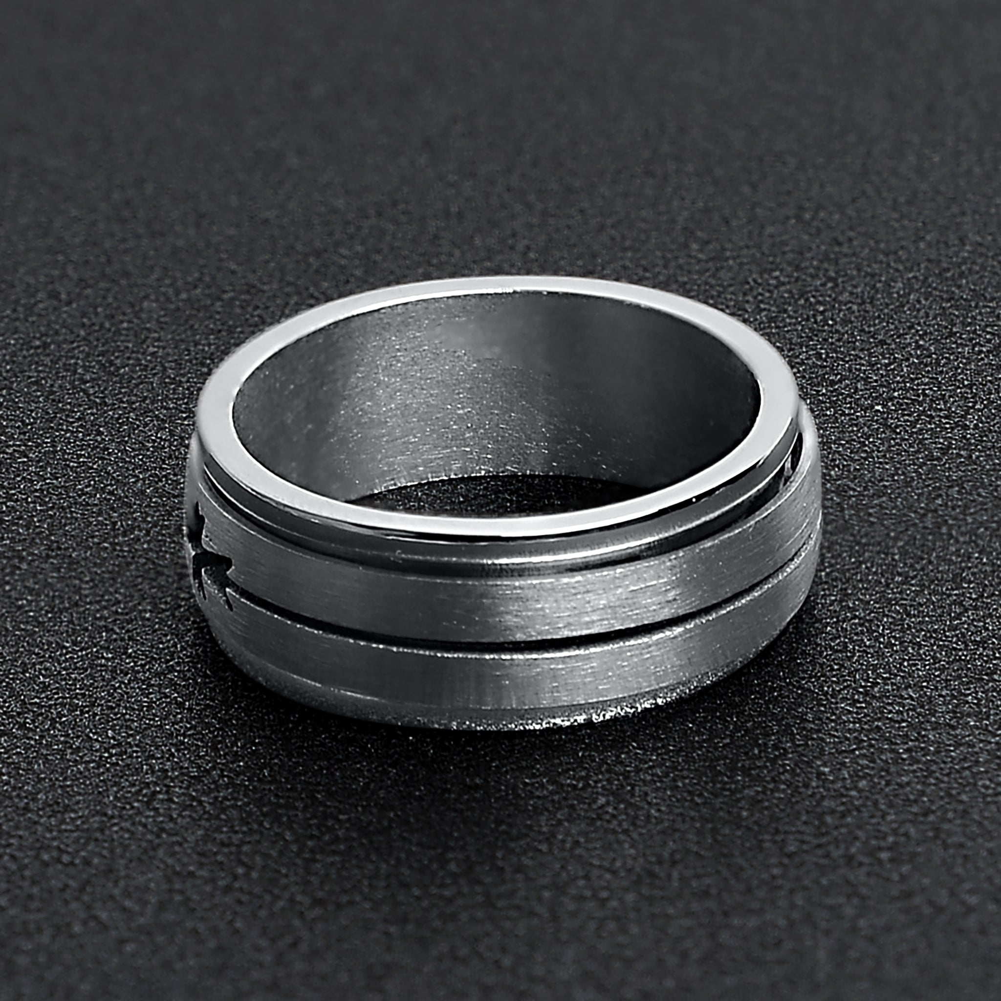 Cutout Cross Spinner Ring